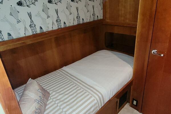 ISLAND DANCER 75ft Hatteras Yacht For Sale