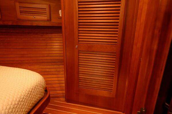 Sabre 42 Hard Top Express Yacht For Sale