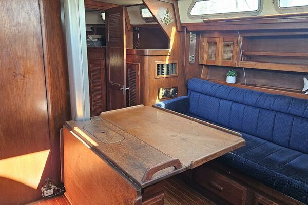 42ft Endeavour Yacht For Sale