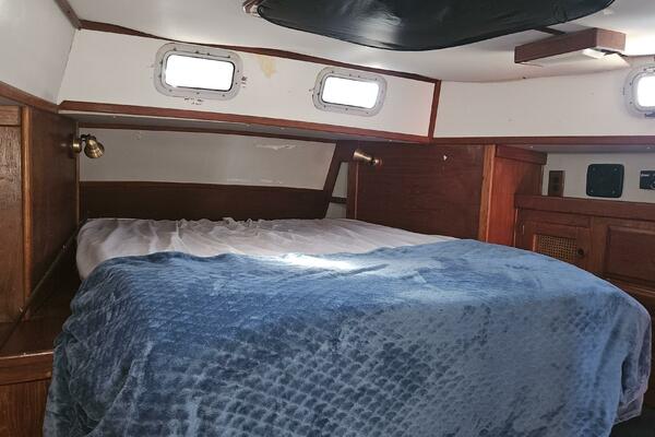 42ft Endeavour Yacht For Sale