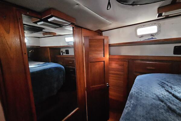 42ft Endeavour Yacht For Sale