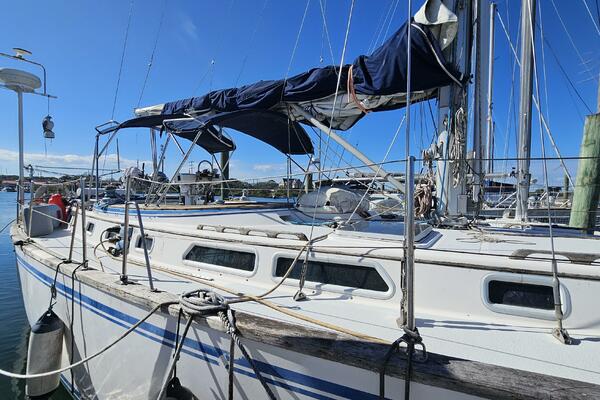 42ft Endeavour Yacht For Sale