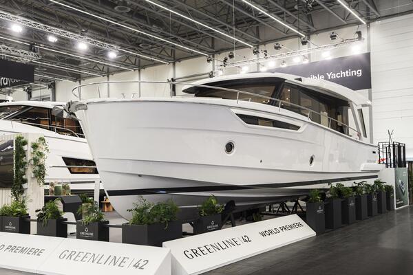 42ft Greenline Yacht For Sale
