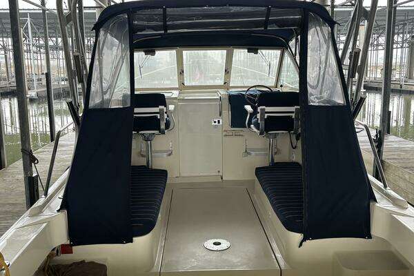 Photo of the 2004 Mainship Pilot 30 Rum Runner II "Veritas"