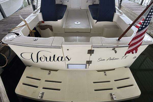 Photo of the 2004 Mainship Pilot 30 Rum Runner II "Veritas"