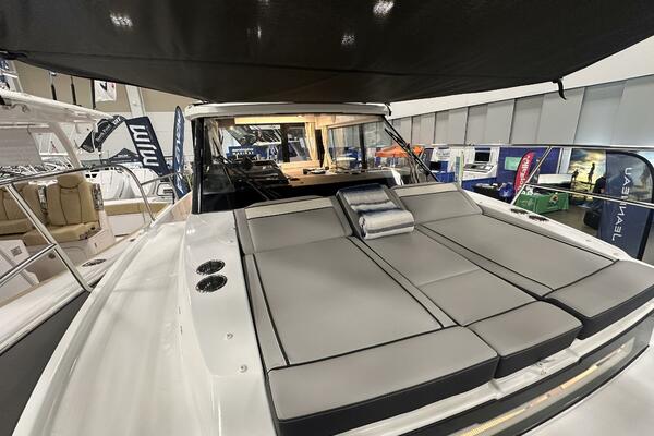 30ft Jeanneau Yacht For Sale