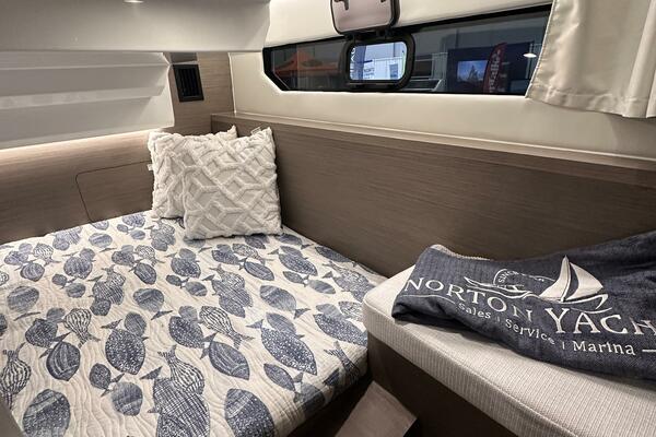 30ft Jeanneau Yacht For Sale