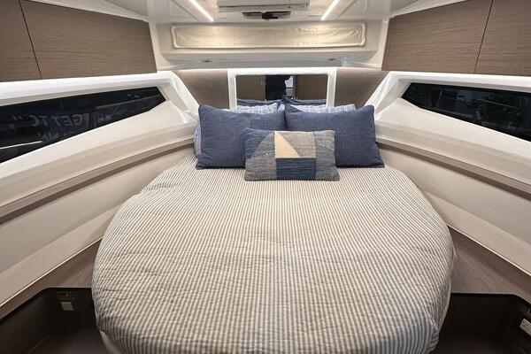 30ft Jeanneau Yacht For Sale