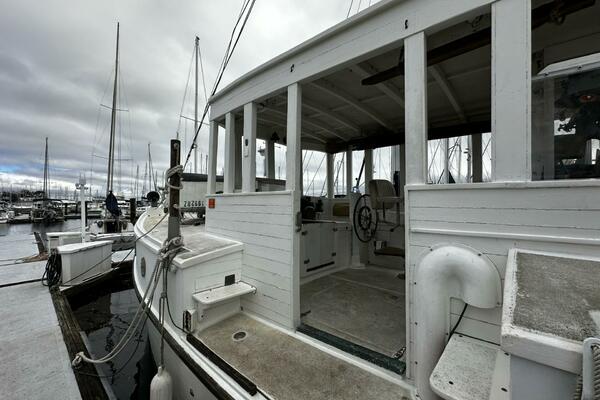 Briney Bug 34ft Custom Yacht For Sale