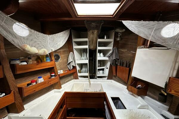 Briney Bug 34ft Custom Yacht For Sale