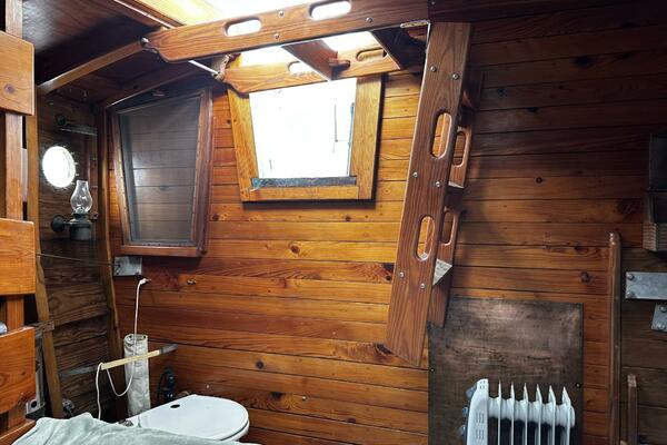 Briney Bug 34ft Custom Yacht For Sale