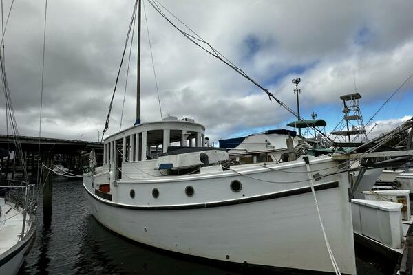 Briney Bug 34ft Custom Yacht For Sale
