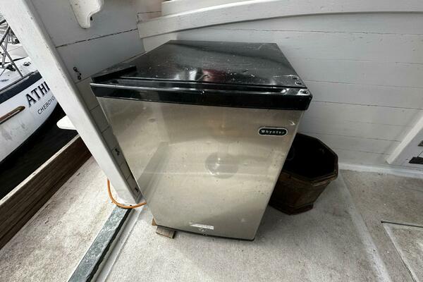 Briney Bug 34ft Custom Yacht For Sale