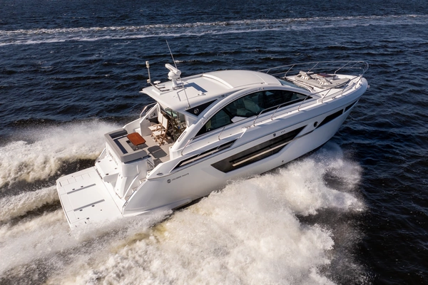 2020 Cruisers Yachts 50