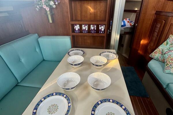 Saloon Table & Dishes