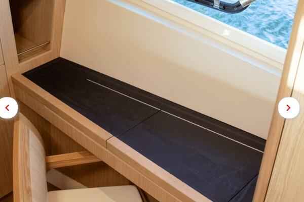 44ft Aquila Yacht For Sale