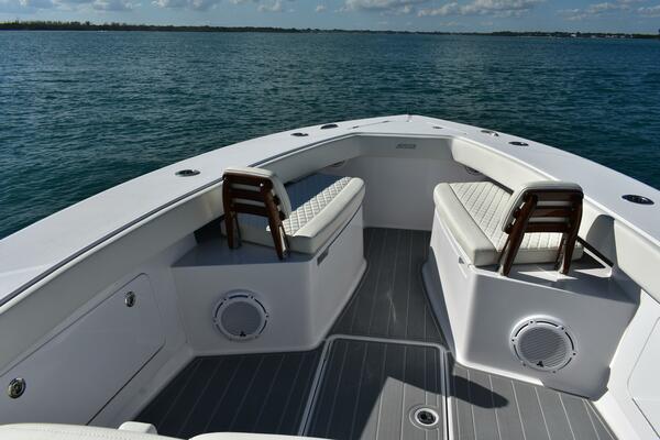 2025 32 - FULL CIRCLE - Forward Seating