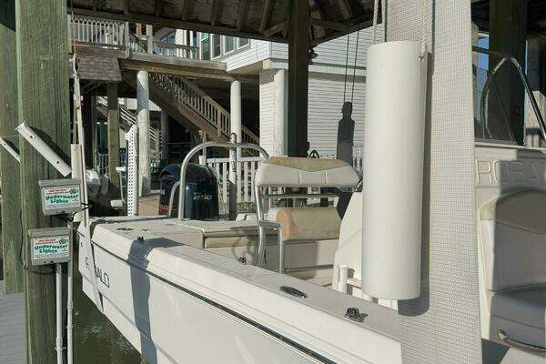 Photo of the 2016 Robalo 226 Cayman