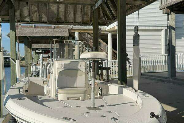 Photo of the 2016 Robalo 226 Cayman