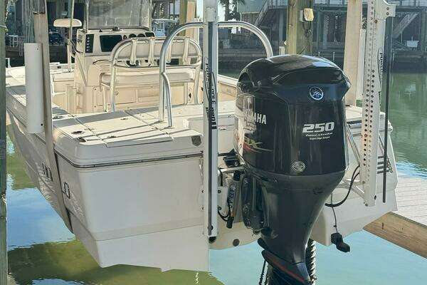 Photo of the 2016 Robalo 226 Cayman