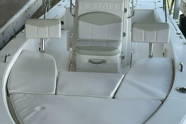 22ft Robalo Yacht For Sale