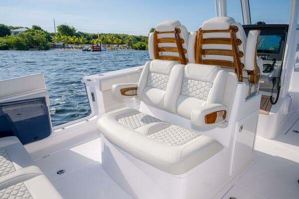 34ft Jupiter Yacht For Sale