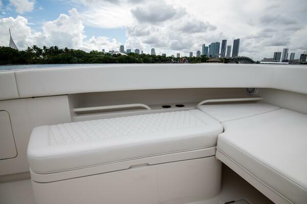 38ft Jupiter Yacht For Sale