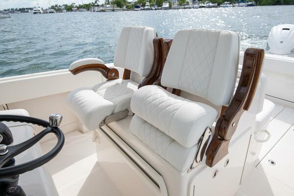 38ft Jupiter Yacht For Sale