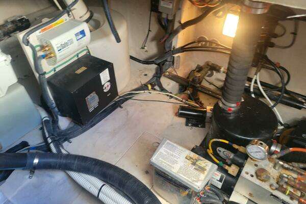 Sea Ray Sundancer 460 Yacht For Sale