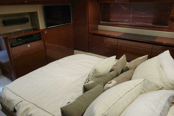 Sea Ray Sundancer 460 Yacht For Sale