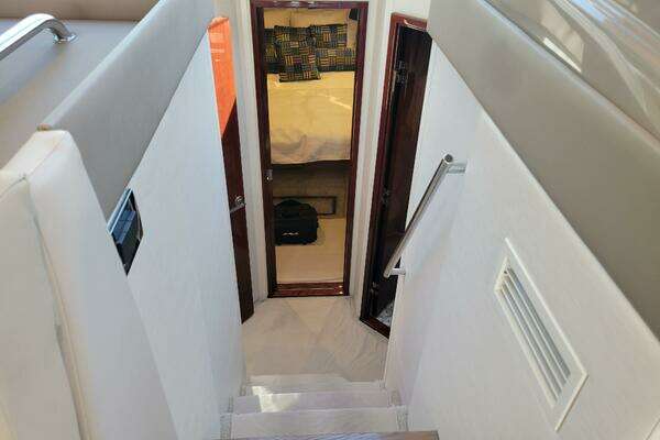 Sea Ray Sundancer 460 Yacht For Sale