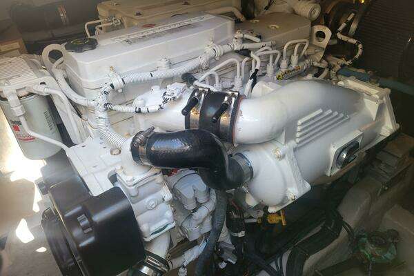 Sea Ray Sundancer 460 Yacht For Sale