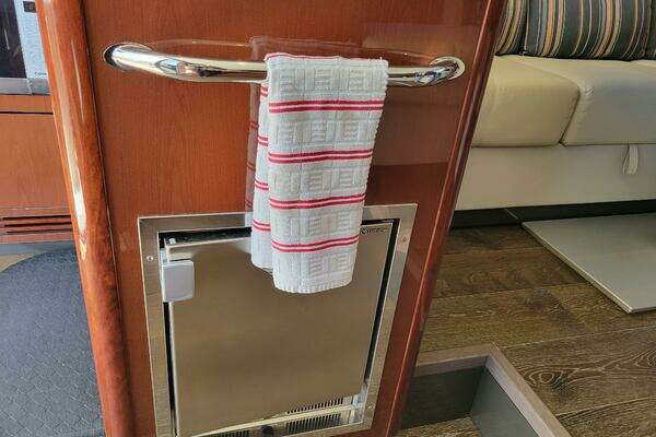 Sea Ray Sundancer 460 Yacht For Sale