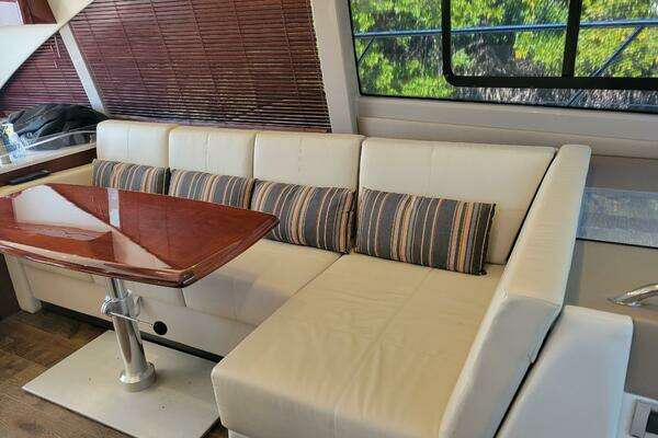 Sea Ray Sundancer 460 Yacht For Sale