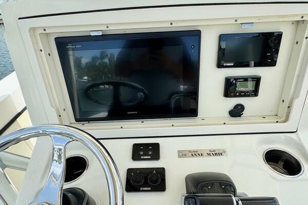 2018 Young Boats 27 - Helm