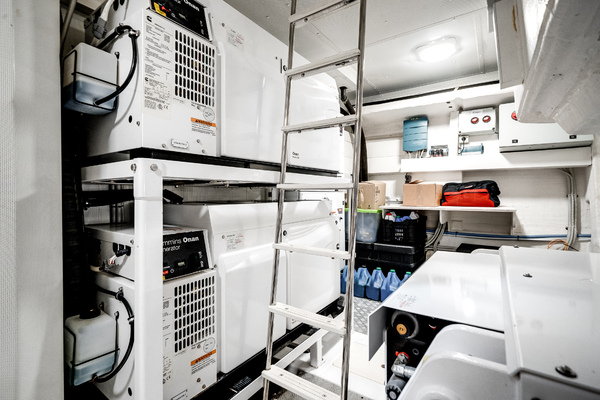 80ft Azimut Yacht For Sale