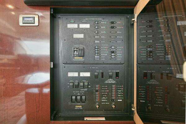 Sea Ray 44 Sedan Bridge Yacht For Sale