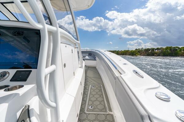 BRAMATE 41ft BlackWater Yacht For Sale