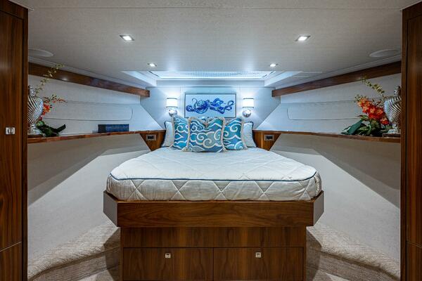 Viking 75 MIRAGE - Forward Stateroom