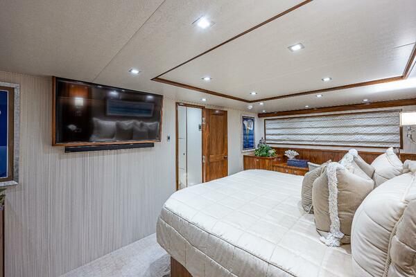 Viking 75 MIRAGE - Master Stateroom