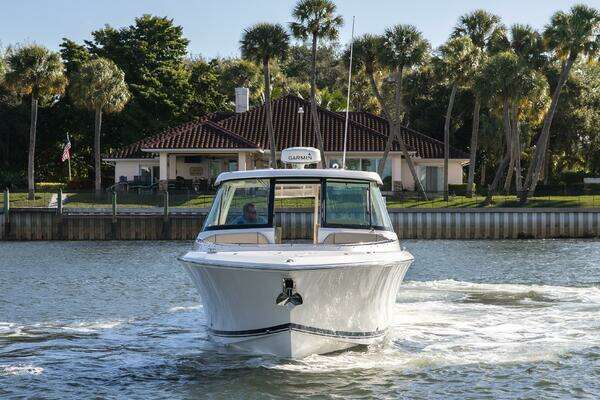 Pursuit DC 325 Dual Console Yacht For Sale