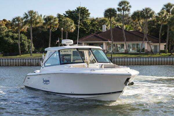 Pursuit DC 325 Dual Console Yacht For Sale