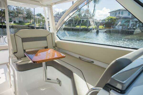 Pursuit DC 325 Dual Console Yacht For Sale