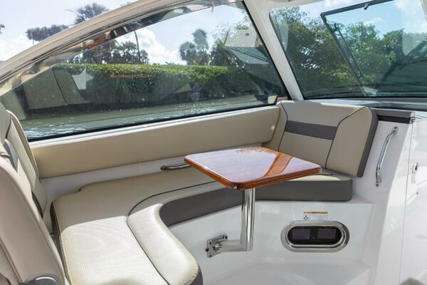 Pursuit 24 JOYSEA -  Seating