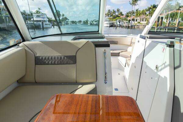 Pursuit DC 325 Dual Console Yacht For Sale