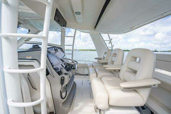 Boston Whaler  Yacht For Sale