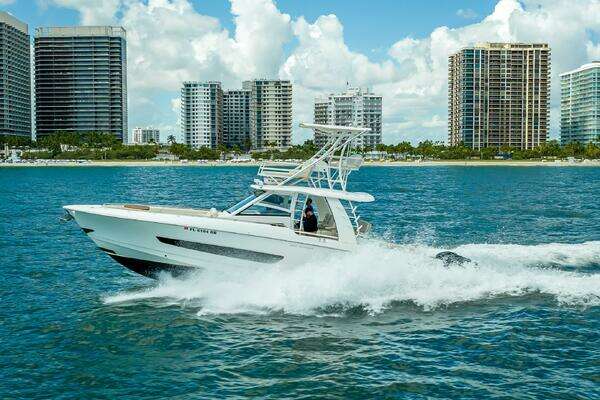 Boston Whaler  Yacht For Sale