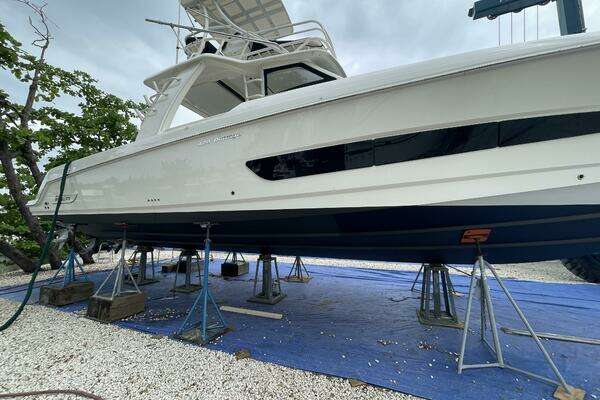 Boston Whaler  Yacht For Sale