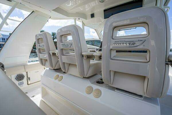 Boston Whaler  Yacht For Sale