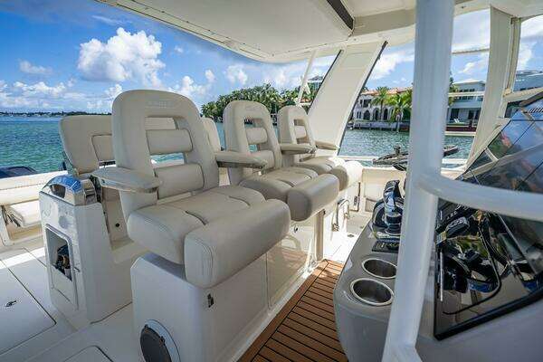 Boston Whaler  Yacht For Sale